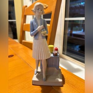 Vintage Exclusive TUPPERWARE Lady Ceramic Figurine Special Edition Series 1